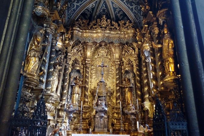 2-Hour Funchal City & Madeira Wine Experience - Guides, group size, and the pace of the morning