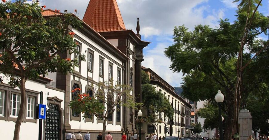 Audio Guide Citywalk Funchal for Cruise Guests - The Boulevard, Cathedral, and Portuguese Pavements