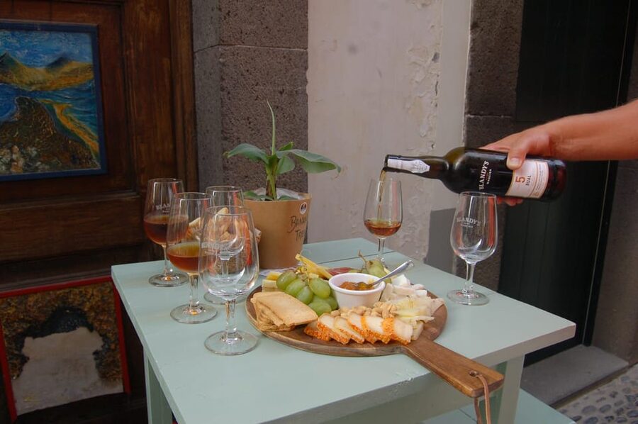 Bar hopping Tour & Poncha Workshop - Funchal - The creamy Nikita cocktail