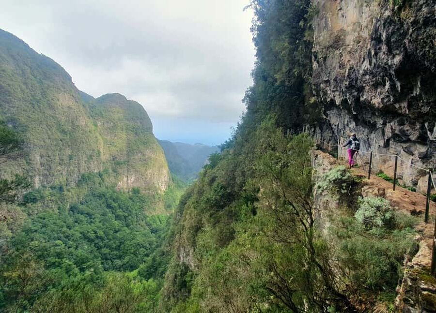Caldeirão Verde: Queimadas PR9 Transfer and Self-Guided Hike - How the shared transfer works