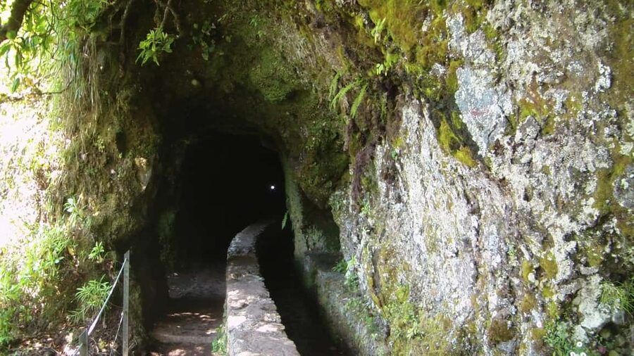 Caldeirão Verde: Queimadas PR9 Transfer and Self-Guided Hike - What to pack for a comfortable day