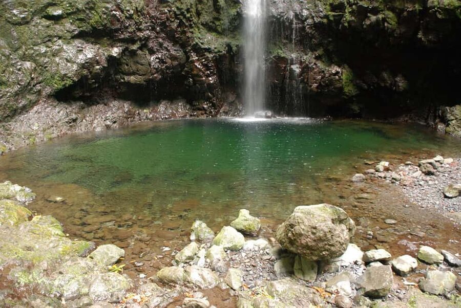 Caldeirão Verde: Queimadas PR9 Transfer and Self-Guided Hike - Weather, closures, and timing