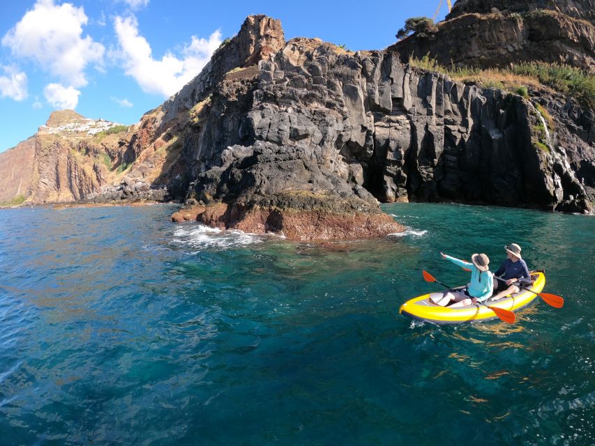 Câmara de Lobos: Private Guided Kayaking Tour in Madeira - Paddling toward Cabo Girão