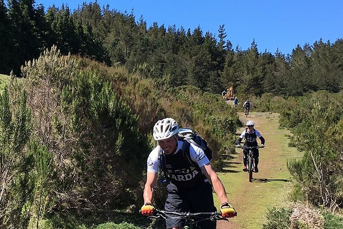 Cross Country - Moutain Bike Tour - Bikes, guides, and group size