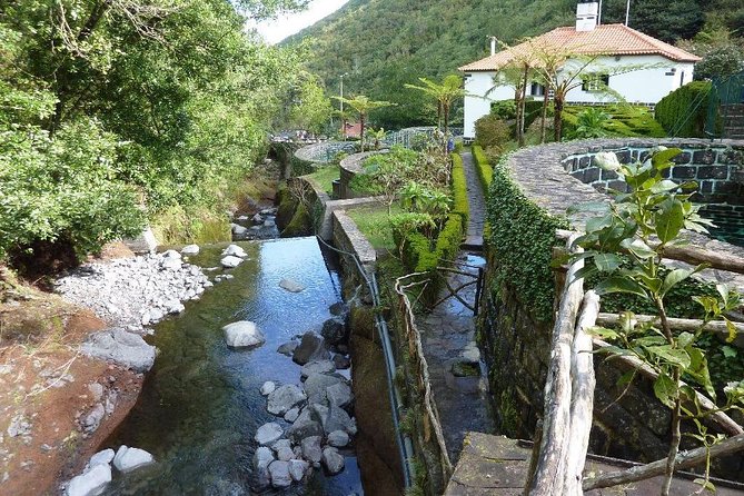 Discover the east - Miradouro da Portela: mountains meeting the sea