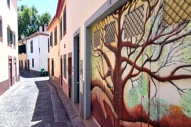 Downtown Funchal: A Self-Guided Audio Tour Through the Old City - Corpo Santo Chapel and the oldest surviving traces