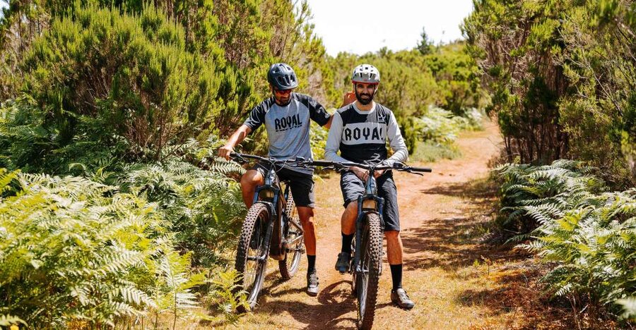 E-Bike Guided Tour - West Side Mountain Biking - Choosing between gravel roads and singletrails