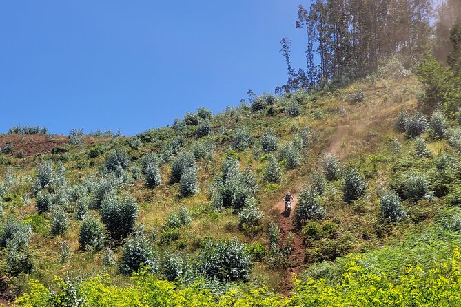 Enduro Dirt-Bike Tour - A stop at Abrigo do Pastor