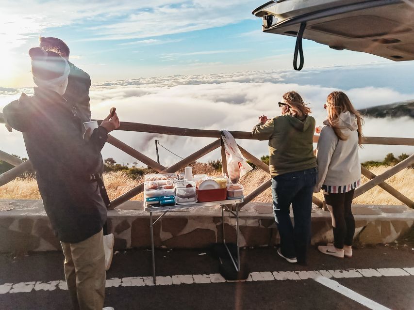 From Funchal: Pico Arieiro Sunrise with Optional Breakfast - How to dress and prepare for the morning