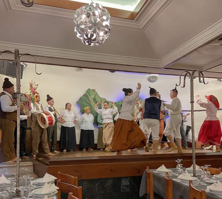 Funchal: Amazing Dinner with Folklore - Starting with Madeira wine and bolo do caco