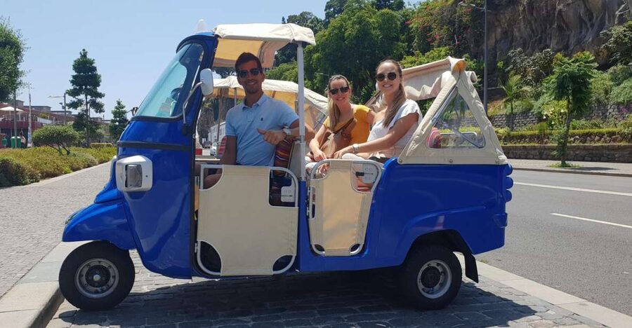 Funchal: Guided City Tuk-Tuk Tour - Painted doors and narrow lanes in Zona Velha
