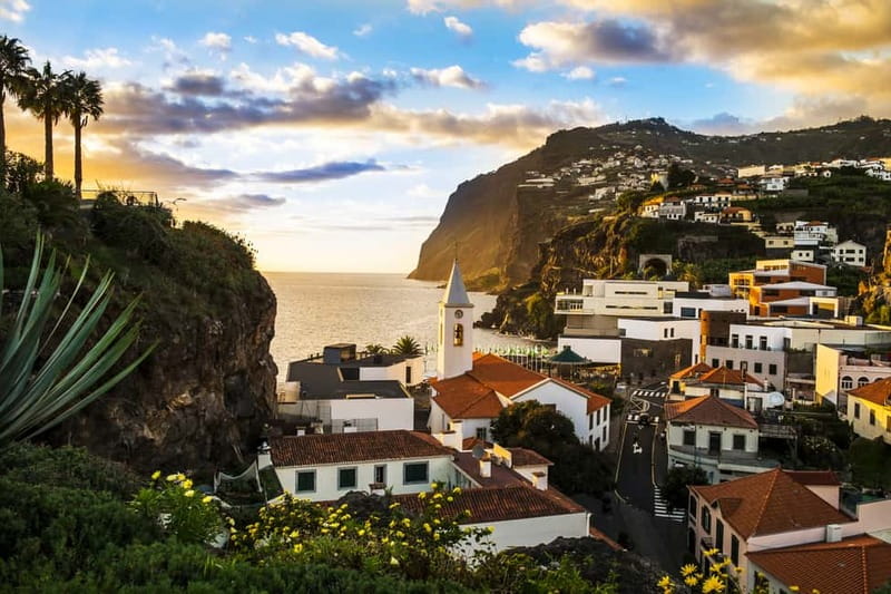 Funchal:Hop-on Hop-off Bus & Whale & Dolphin boat Excursion - The Lido district, pools, and final coastal stops