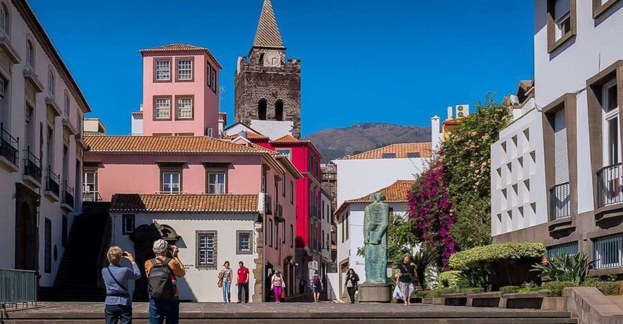 Funchal: Old Town Walking Tour - City Hall and the 19th-century sweet factory