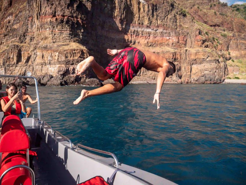 Funchal: Speedboat SEE THE ISLAND AND LIFE AT SEA - Comfort, safety, and the speedboat seats