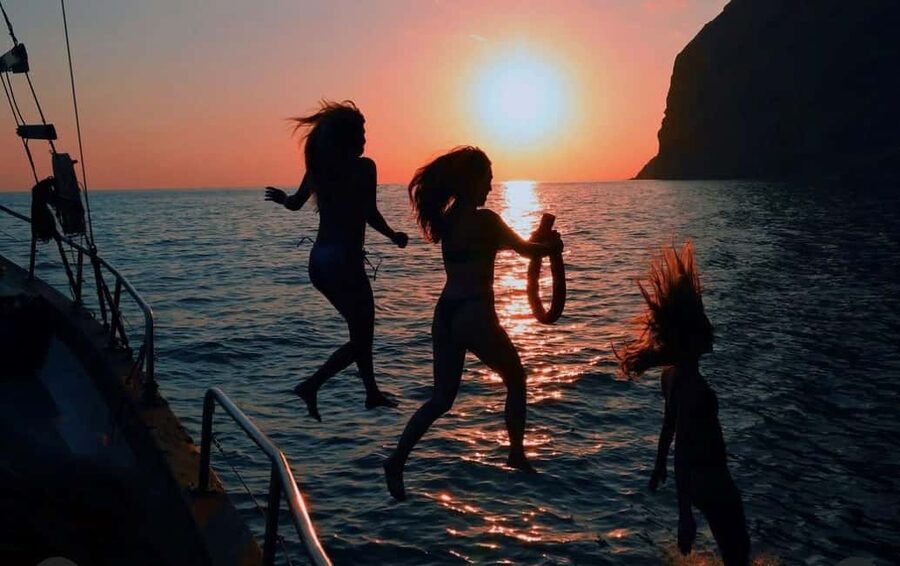 Funchal: Sunset Tour on Traditional Madeiran Boat w/ Drinks - Drinks, Music, and the Social Mood