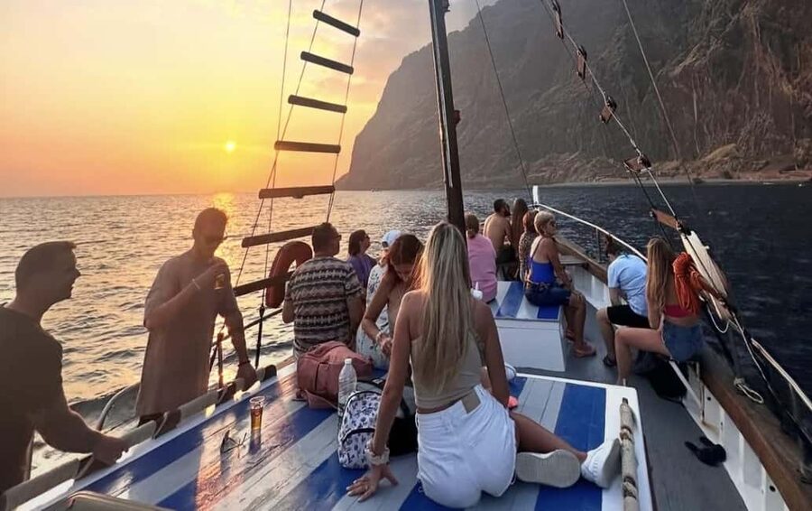 Funchal: Sunset Tour on Traditional Madeiran Boat w/ Drinks - FAQ