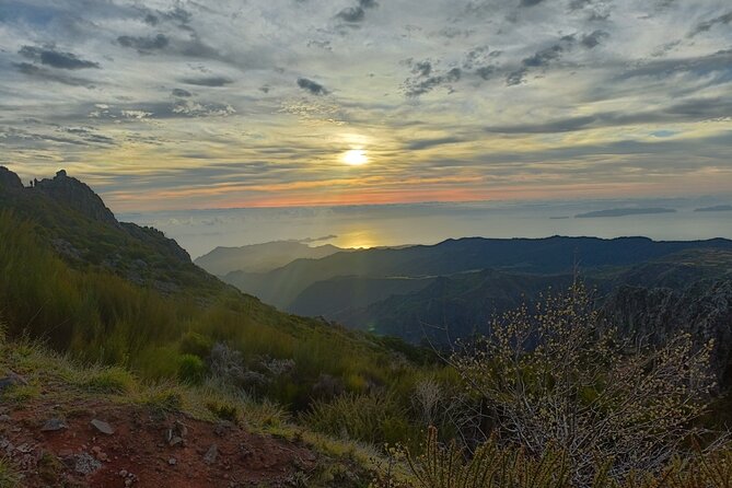 Half day Tour From 0 To 1818 Meters To Pico Do Arieiro Sunrise - Why this sunrise works so well