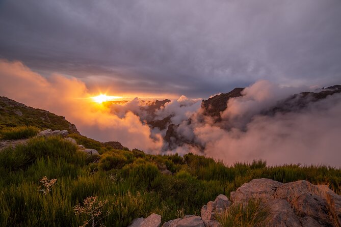 Heavens Tour: Sunset & Stargazing in Madeira - Pickup, seating, and small practical details