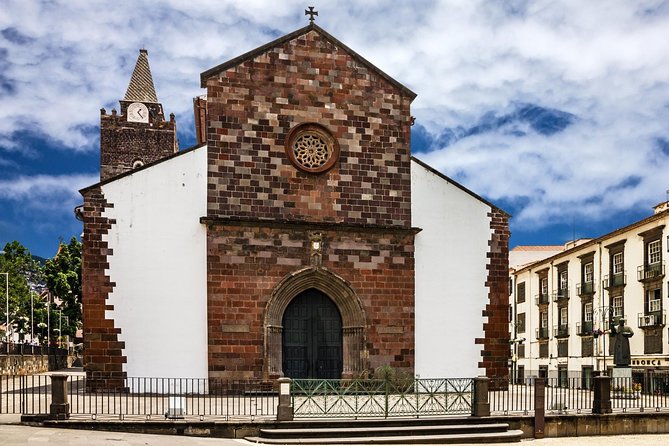 Hop-on Hop-off Bus Tour and Catamaran Whale & Dolphin Watching - From Casino da Madeira to Pico dos Barcelos