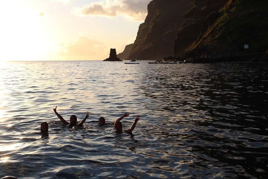 Madeeira: Sunset dinner cruise - Calhau da Lapa: swim before dinner