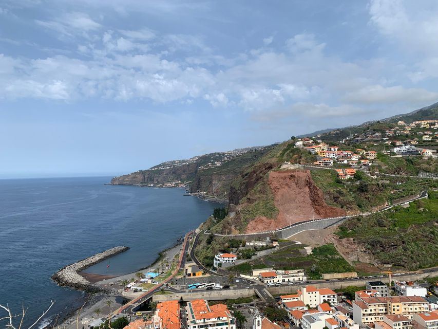 Madeira: 4 hours Classic Jeep tour in Central Madeira - From Funchal to Câmara de Lobos by old roads