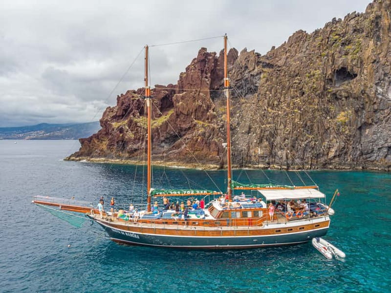 Madeira : 5 hour East Coast boat excursion - Baía d’Abra and the return journey