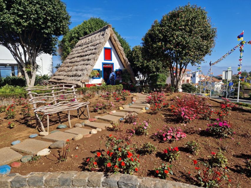 Madeira : East Tour - Santana North Side - Santana’s famous thatched homes