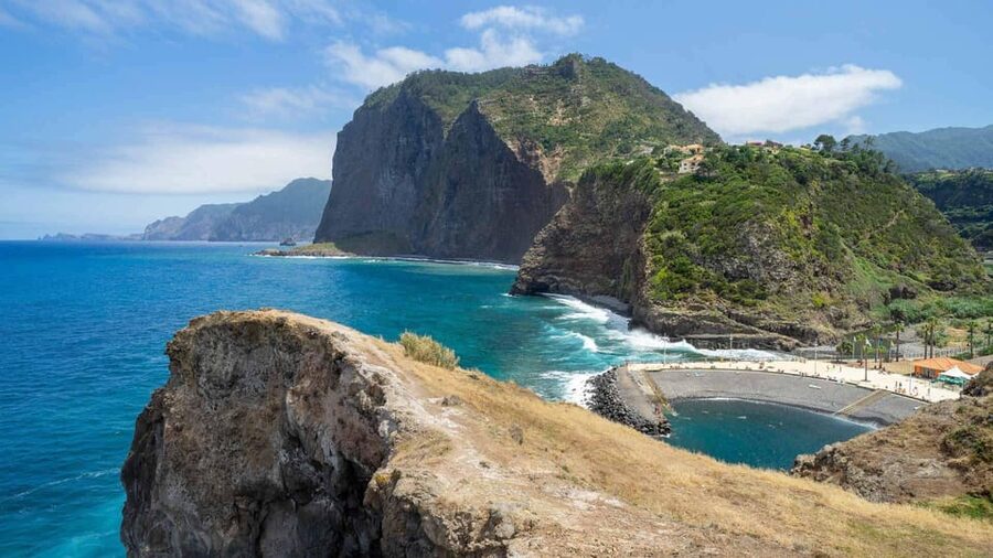Madeira Funchal:East Tour Pico Arieiro & Santana&Laurissilva - What this $37 Madeira tour is really offering