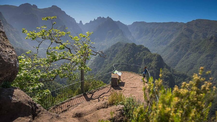 Madeira Funchal:East Tour Pico Arieiro & Santana&Laurissilva - Faial and the Guindaste glass walkways