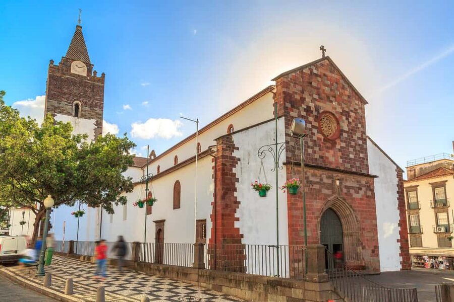 Madeira: Funchal's Eco Private City Tour - Funchal Cathedral and the old center