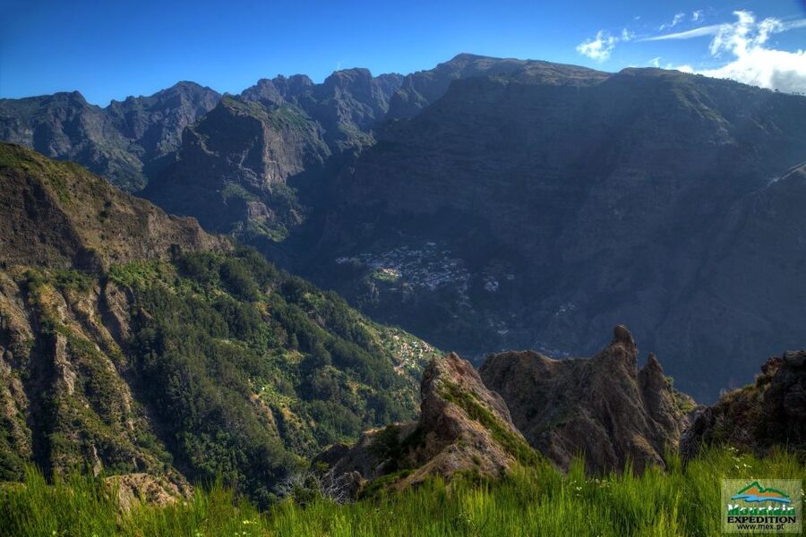 Madeira: Half-Day Nun's Valley and Sea Cliff Tour - A secret photo stop and the view at Boca dos Namorados
