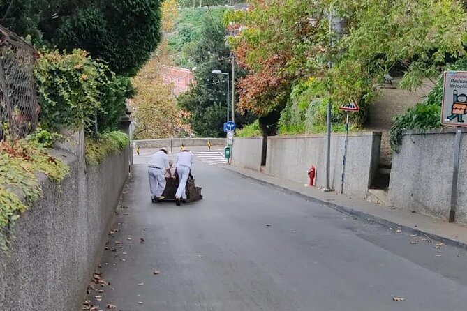 Madeira Highlights: Toboggan, Garden & Cable Car (All-Inclusive) - The famous wicker toboggan ride