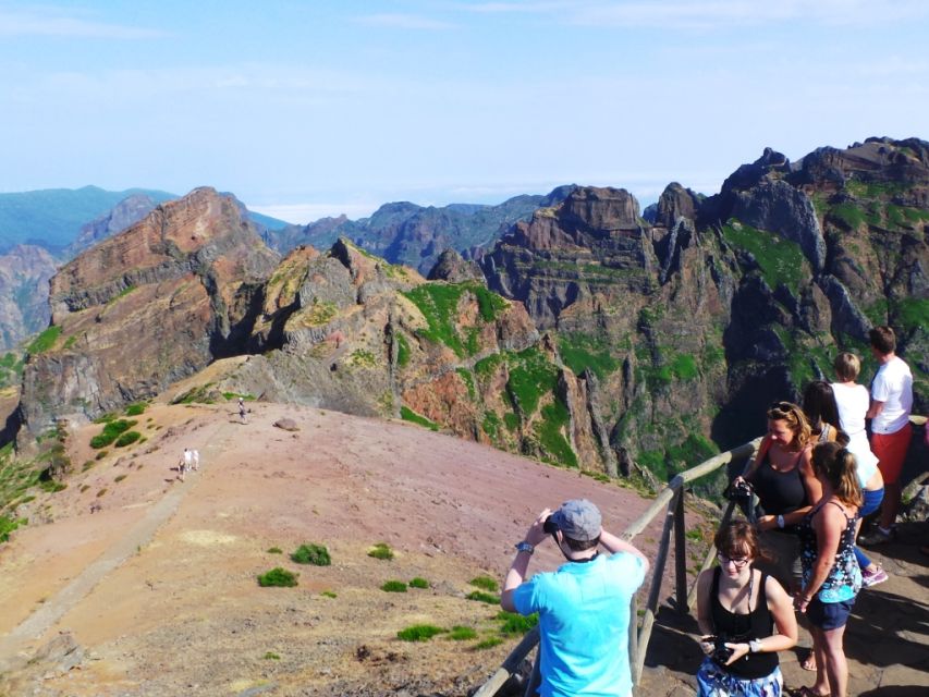 Madeira: Jeep tour Pico Areeiro, Santa Cruz and Cristo Rei - Starting above Funchal at Largo do Miranda