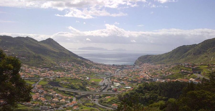 Madeira: Maroços Landscapes 2.5-Hour Guided Walk - Flowers, Fruit, and Working Farmland
