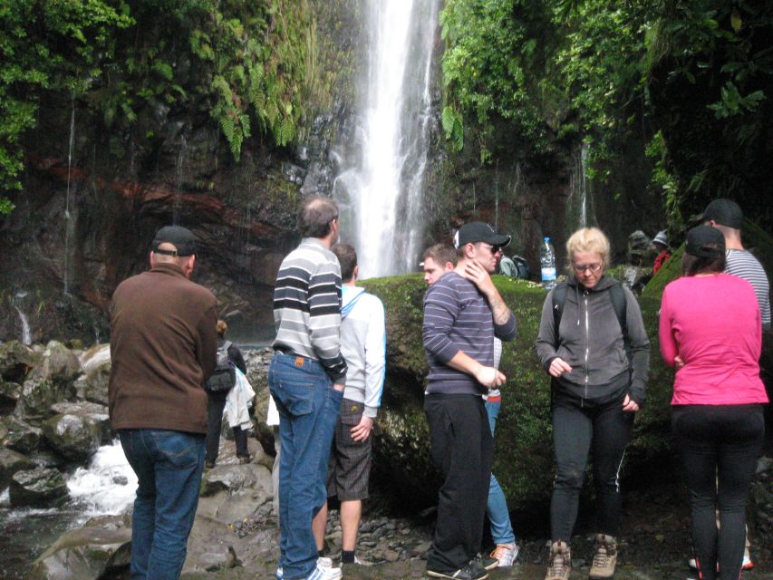 Madeira: Mountain Walk with Lagoon and Waterfalls - Walking the Levada das 25 Fontes