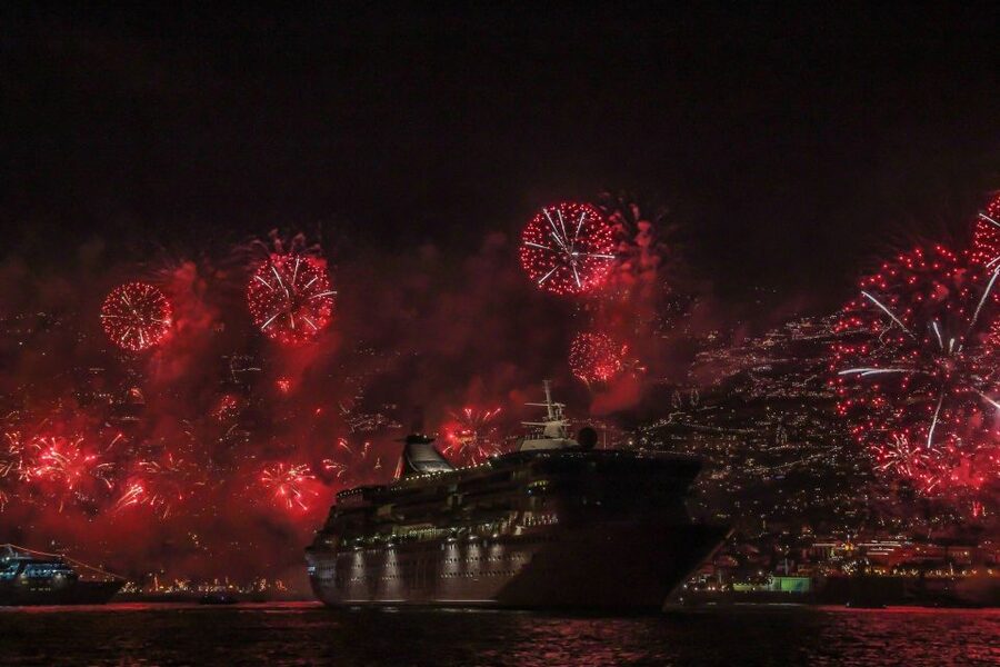 Madeira: New Year's Eve Fireworks by Catamaran - Meeting at Cais 8 in Funchal Marina