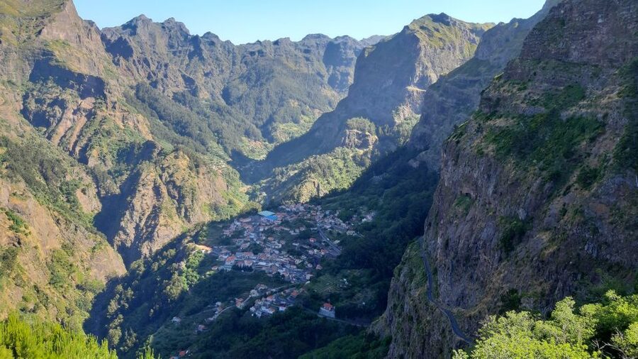 Madeira: Nun's Valley Private Tour - Rock formations and the Ribeira dos Socorrido
