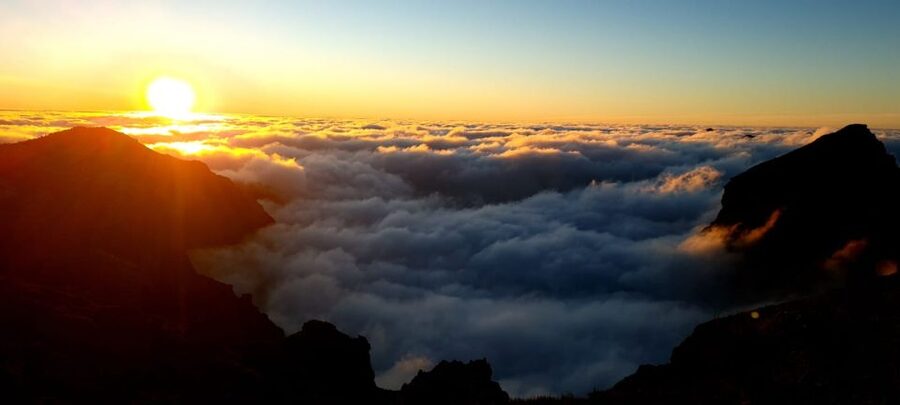 Madeira: Pico do Arieiro Sunrise with East and West Tour - Breakfast with a mountain view