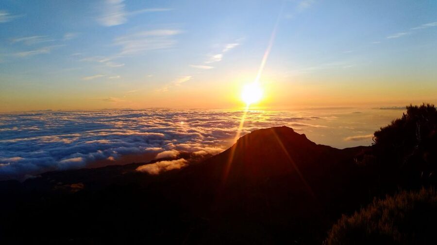 Madeira: Pico Ruivo Guided Sunrise Hike with Hotel Pickup - The 260-meter climb from Achada do Teixeira