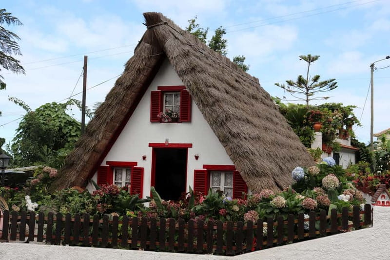 Madeira: Santana Jeep Safari and Balções Levada Walk - Pico do Areeiro starts the day above the clouds
