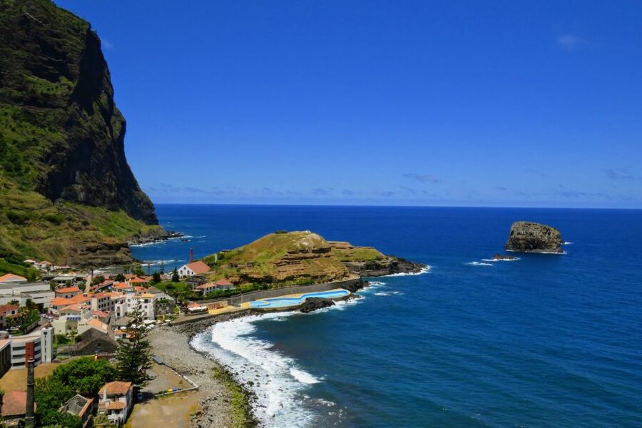 Madeira : Santana & Peaks full day tour by Open 4x4 - Santana’s triangular thatched houses