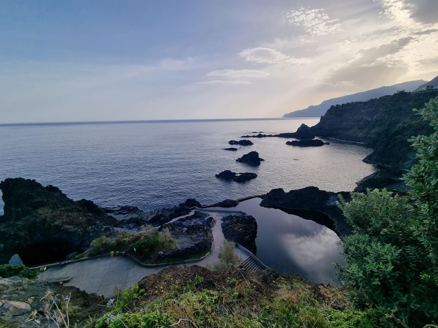 Madeira : SkyWalk, Fanal, Natural Pools 4x4 Jeep Tour - Porto Moniz natural pools: the main break