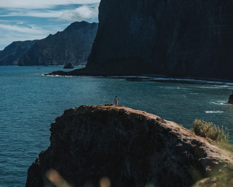 Madeira: Small group East tour ( Pico Arieiro , Santana) - Ending at Ponta de São Lourenço