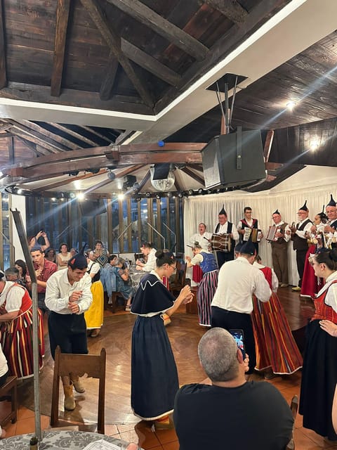 Madeira:TypicalShowFolklore Evening.included.Dinner transpt - A simple Madeira evening with dinner and dancing
