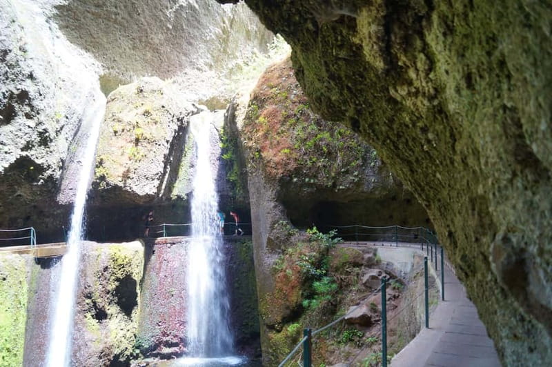 Madeira: Wet your hair in the amazing Levada Nova / Moinhos - Following the water channel through the mountains
