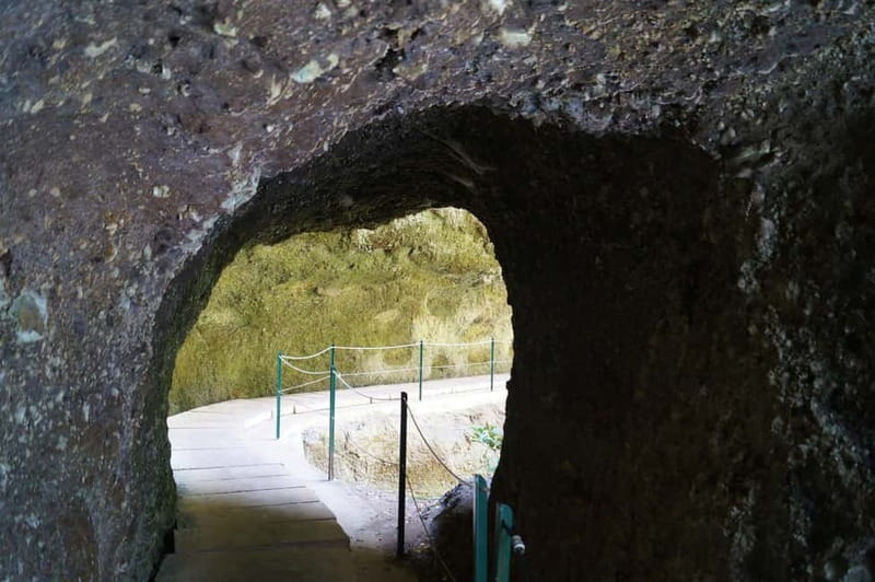 Madeira: Wet your hair in the amazing Levada Nova / Moinhos - Pickup, coffee, and the start of the day