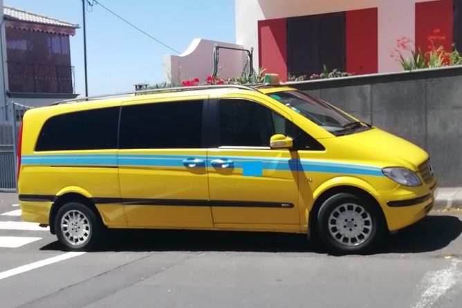 Minibus Transfer: Madeira Airport - Funchal - What the 20 to 30 minute ride is like