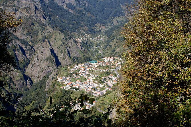 Nuns Valley Tour - Madeira Island Excursion - Pico dos Barcelos gives you Madeira in one wide glance