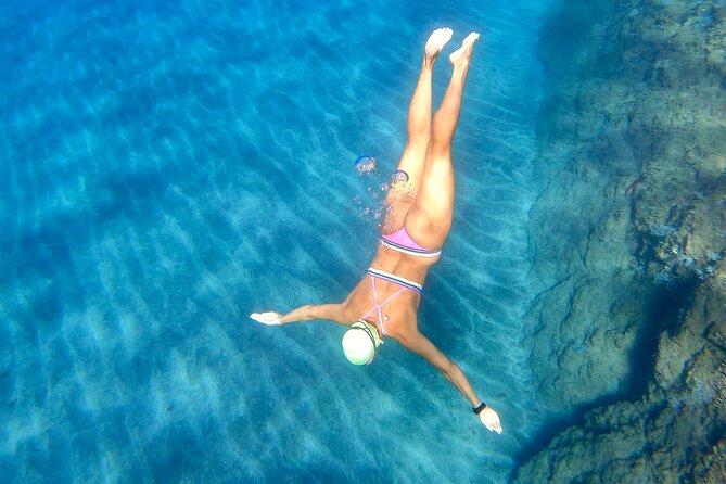 Open-Water Swimming in Madeira - What the guide does in the water