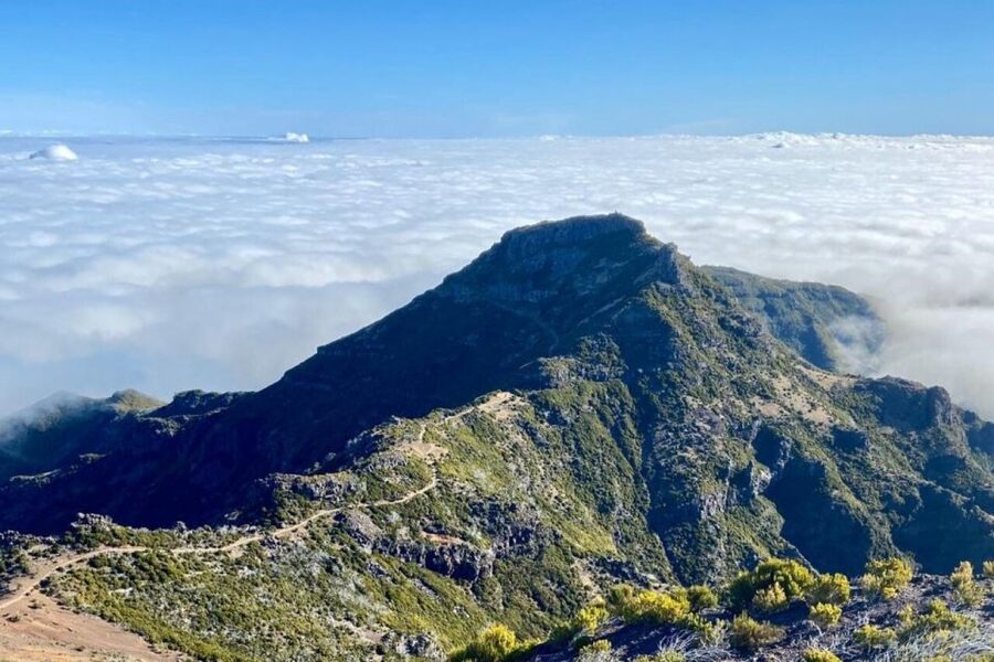Pico Do Arieiro Pico Ruivo Sunrise or Morning Hike Transfers - Who should book this experience?